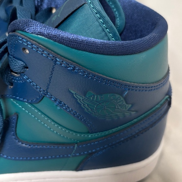 Air Jordan 1 Mid Women's Basketball Shoes Sneakers Size 8.5 - Picture 2 of 7